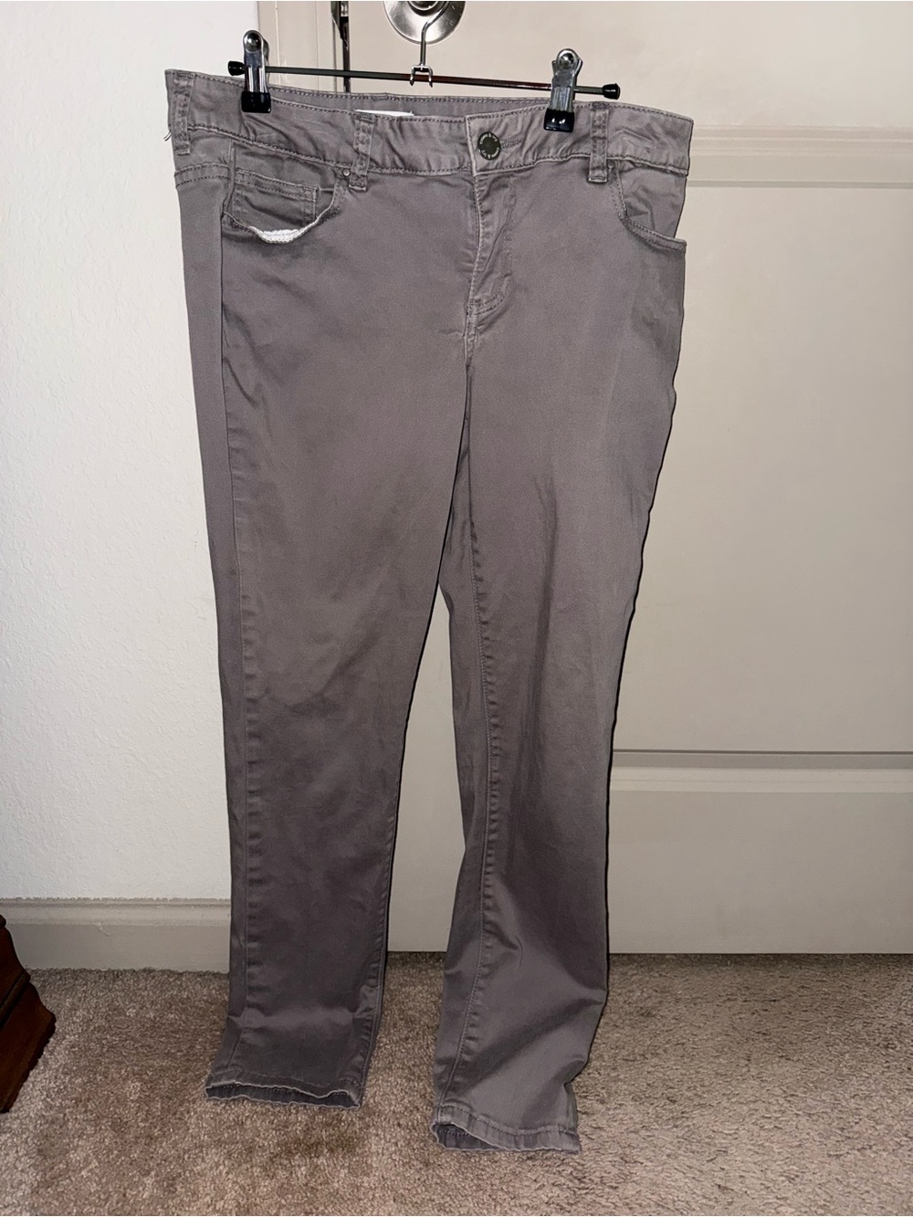 crown & ivy Straight Leg Jeans in Grey